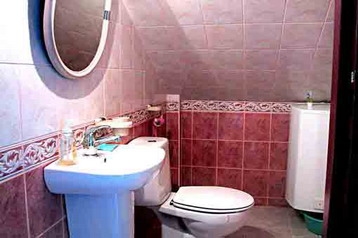 Polonia Privát Gdów, Esterno